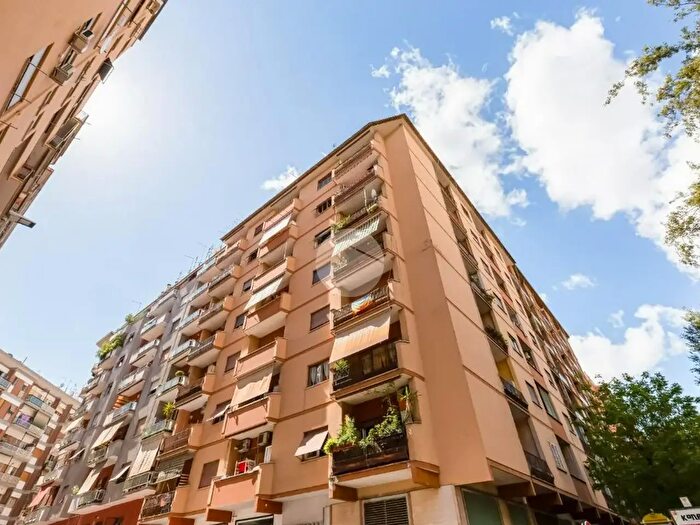 Appartamento trilocale in vendita in Via Orso Mario Corbino, Roma