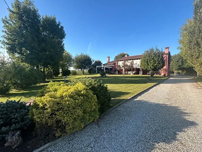 Casa quadrilocale in vendita in Via Perarolo, Saccolongo