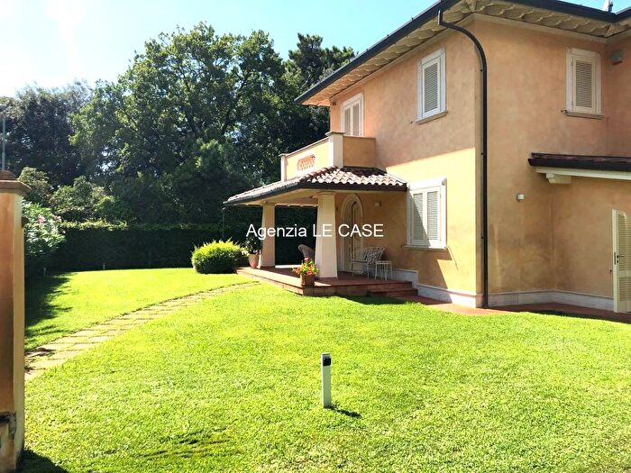 Casa con 5 locali in affitto in Via Duca dAosta, Pietrasanta