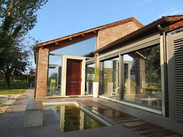 Casa con 16 locali in vendita in Strada Gazzano, Parma