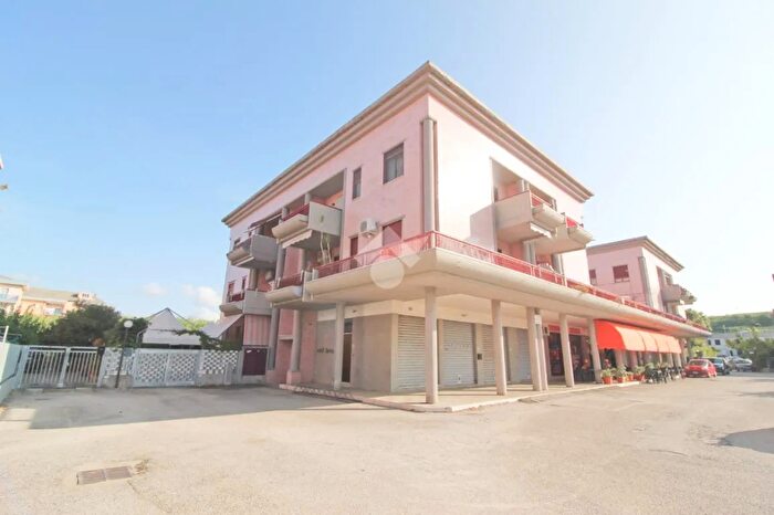 Appartamento trilocale in vendita in Via Don l Sturzo, Campomarino