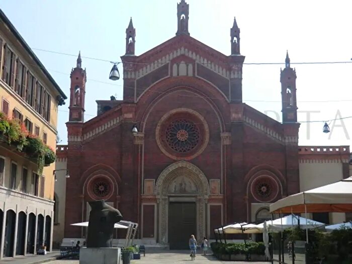 Appartamento quadrilocale in affitto in Piazza del Carmine, Milano