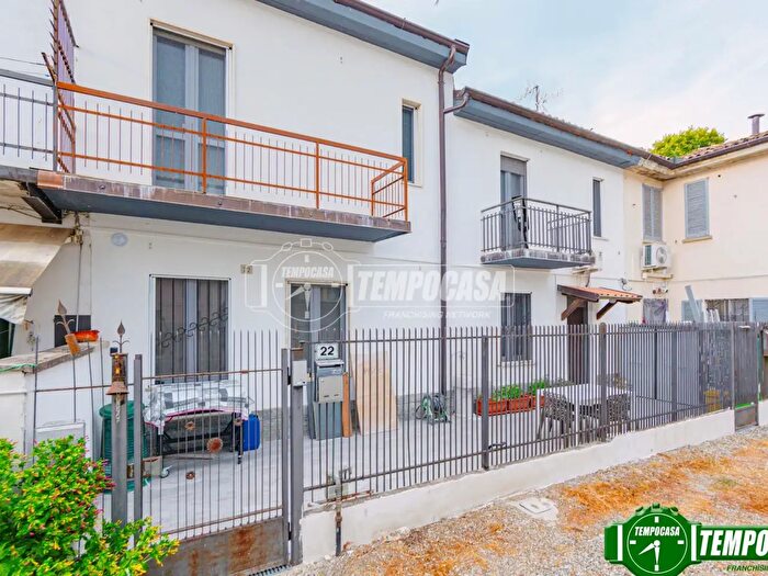 Casa quadrilocale in vendita in Via Colombarone, Belgioioso