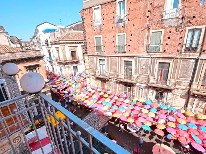 Appartamento trilocale in vendita in Via Pardo, Catania
