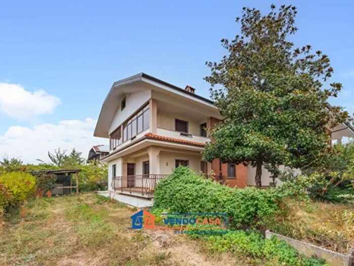 Casa con 6 locali in vendita in Via Rocca Provenzale, Busca