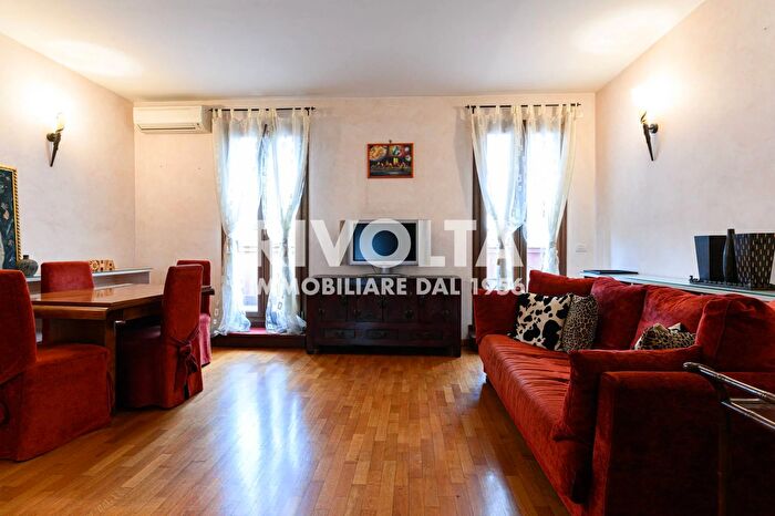 Appartamento bilocale in affitto in Via delle Quattro Fontane, Roma