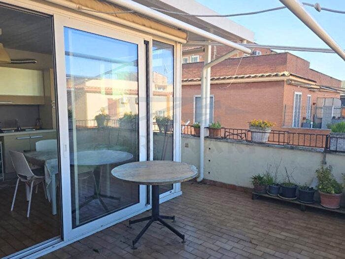 Casa trilocale in affitto in Via Emanuele Celesia, Gemelli Pineta Sacchetti, Roma