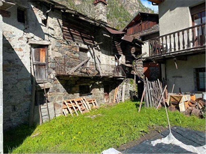 Casa quadrilocale in vendita in Frazione Arcesaz, Brusson