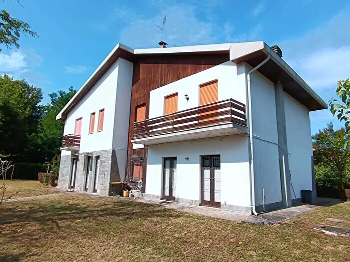 Casa con 11 locali in vendita in Strada Baldichieri, Tigliole