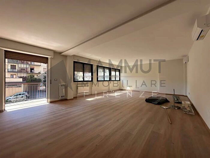 Appartamento con 6 locali in vendita in Firenze