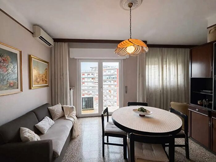 Appartamento trilocale in vendita in Via del Lloyd, Trieste