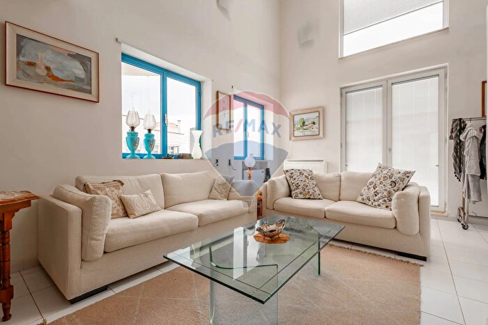 Appartamento con 9 locali in vendita in Via Ambrosi, Bitonto