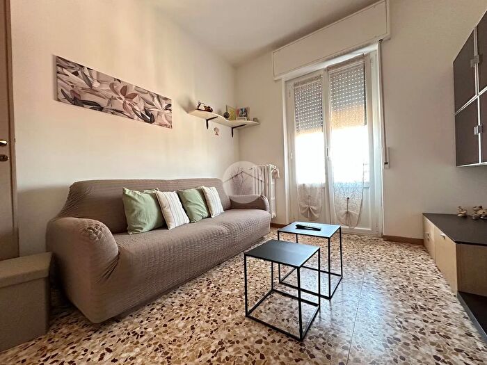 Appartamento trilocale in vendita in Via Monte Grappa, Pessano Con Bornago