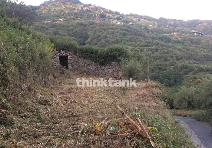 Casa monolocale in vendita in Viale Europa, Gallodoro