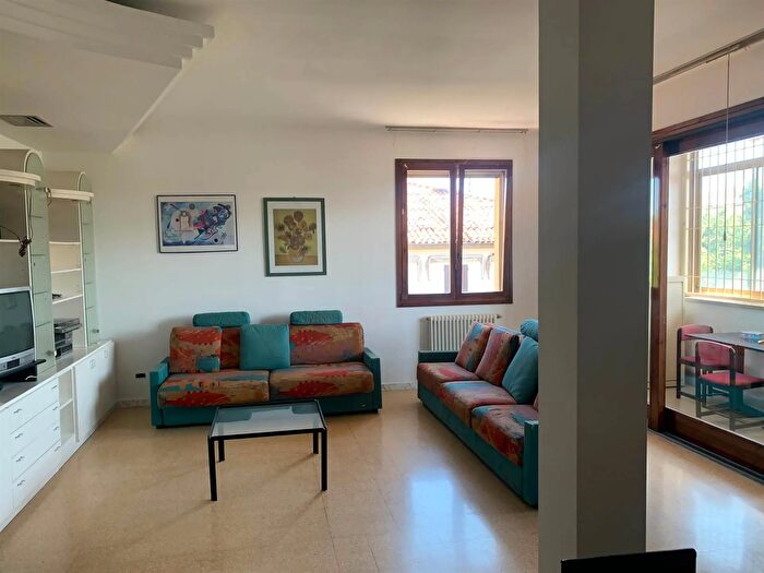 Appartamento con 10 locali in affitto in Calderara di Reno, Calderara Di Reno