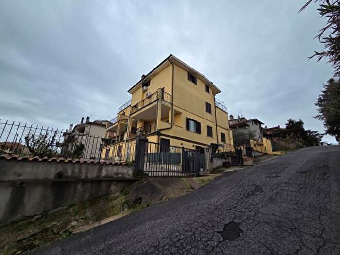 Appartamento trilocale in vendita in Via Giotto, Rignano Flaminio