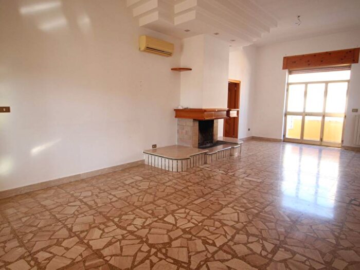 Appartamento con 5 locali in affitto in Via Cavour snc, Centro, Manduria