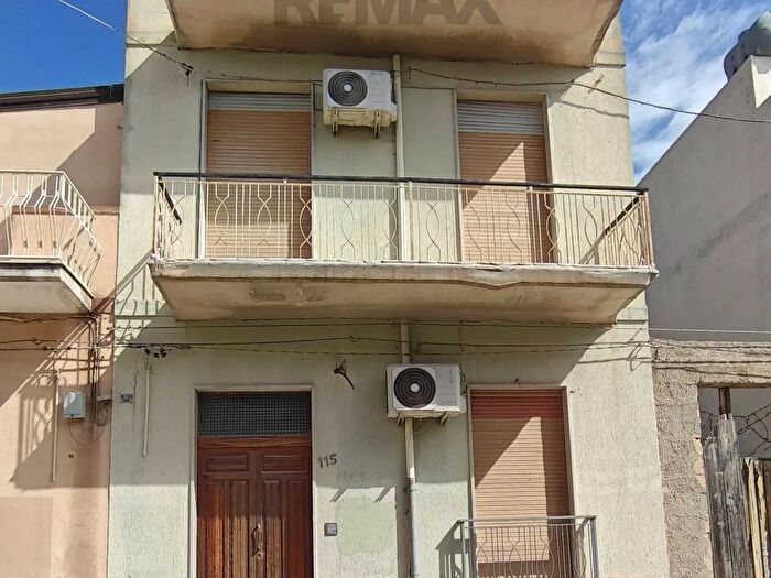 Casa con 6 locali in vendita in Via Salvatore Novello, Pachino