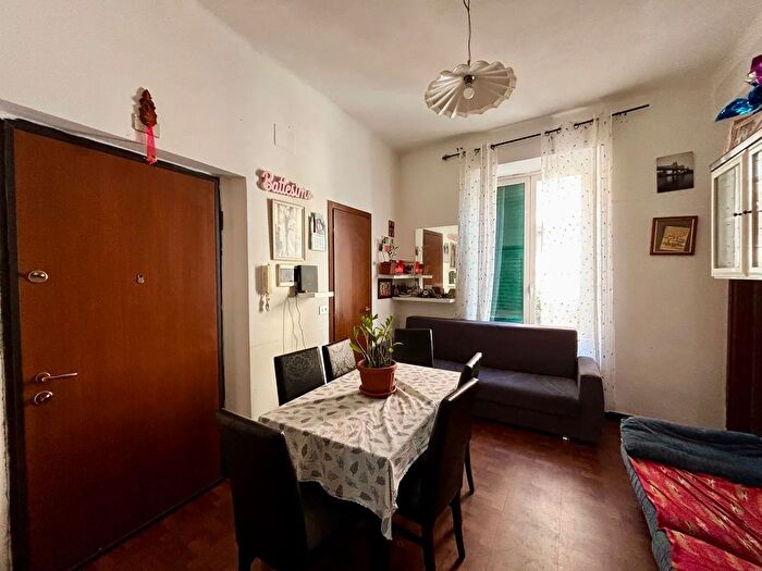 Appartamento quadrilocale in vendita in Via Cornigliano, Genova