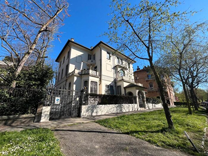 Appartamento con 6 locali in affitto in Corso Generale Giuseppe Govone, Crocetta, Torino