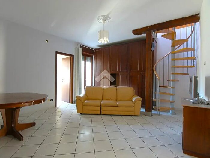 Appartamento bilocale in vendita in Via Giuseppe Verdi, Veduggio Con Colzano