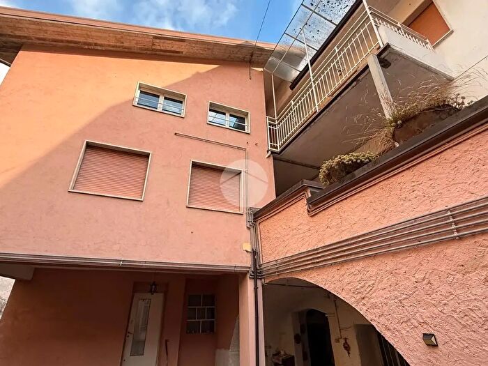 Appartamento con 10 locali in vendita in Via Santa Maria Vecchia, Capo Di Ponte