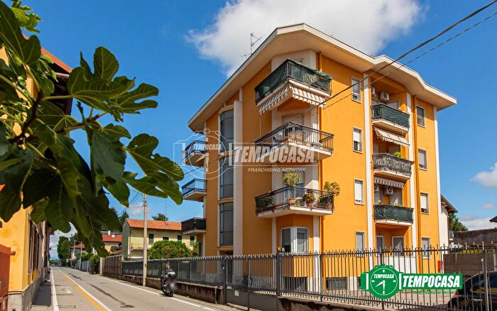 Appartamento trilocale in vendita in Via Cristoforo Colombo, Magnago