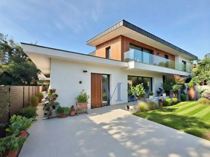 Casa con 8 locali in vendita in Via Carrara, Forte Dei Marmi