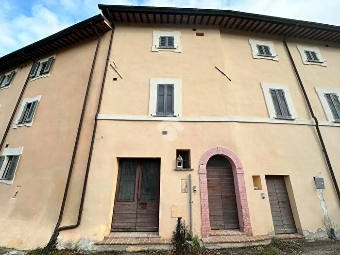 Casa quadrilocale in vendita in Località Casenove di Serrone, Foligno