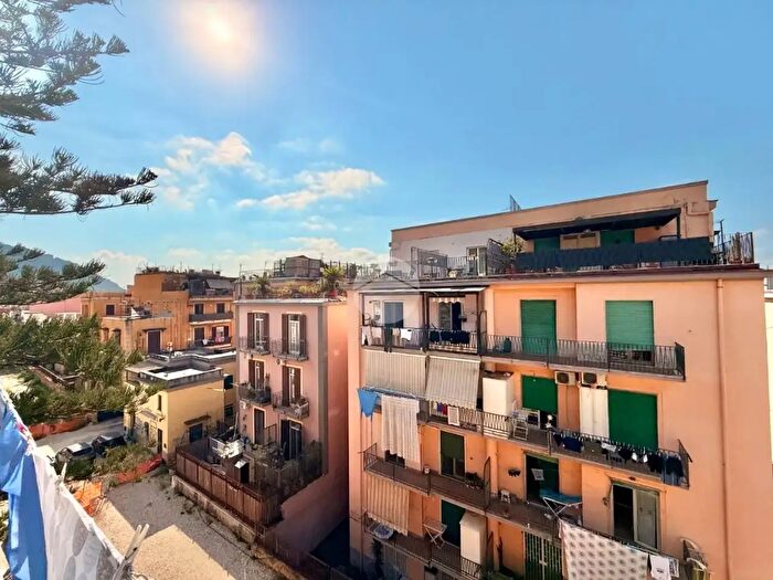 Appartamento trilocale in vendita in Viale Angelo Compagnone, Pozzuoli