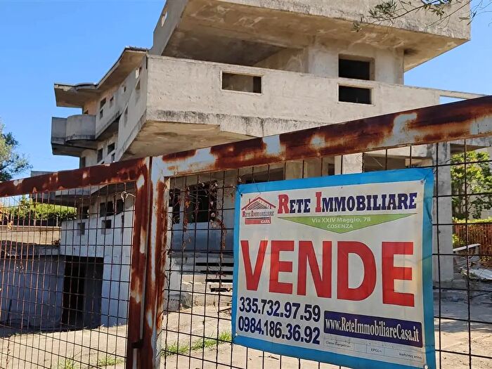 Casa con 14 locali in vendita in Mendicino