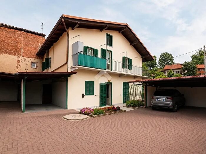 Casa con 9 locali in vendita in Via Dante Alighieri, Cossato