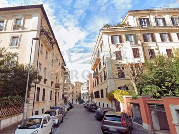 Appartamento con 5 locali in vendita in Via Montevideo, Roma