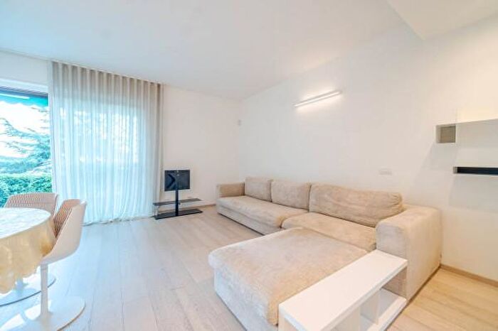 Appartamento trilocale in vendita in Via Aurelia Ponente, Ospedaletti