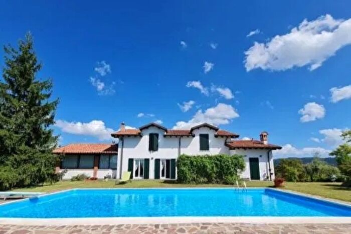 Casa quadrilocale in vendita in Frazione Zuccarello Montesegale, Montesegale