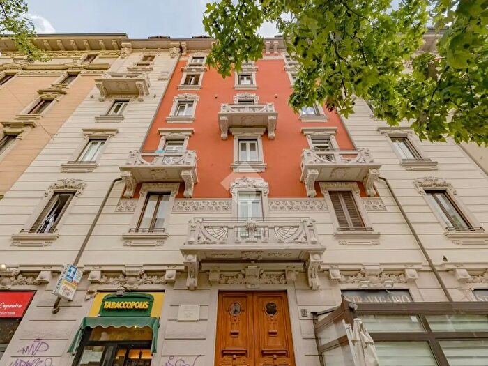 Appartamento trilocale in affitto in Via Garigliano, Milano