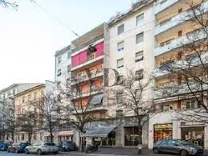Appartamento trilocale in vendita in Via Giovanni Battista Fauchè, Milano