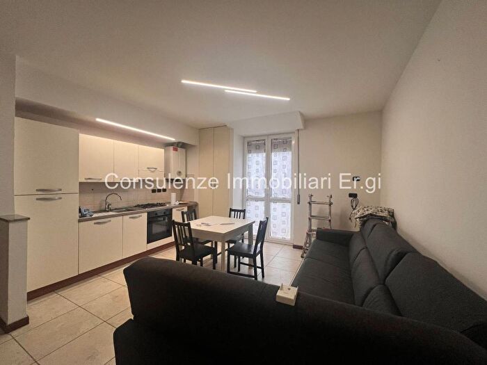 Appartamento bilocale in affitto in Via Alessandro Volta, Centro, Garbagnate Milanese