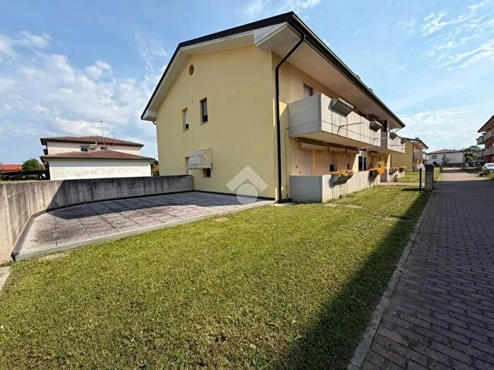 Appartamento trilocale in vendita in Via Comboni, Rovigo