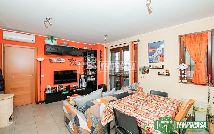 Appartamento trilocale in vendita in Peschiera Borromeo