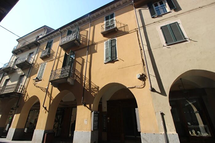 Casa con 16 locali in vendita in Via Roma, Casale Monferrato