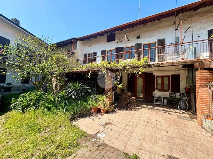 Casa con 5 locali in vendita in Piazza del Popolo, Rosta