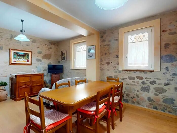 Casa con 5 locali in vendita in Via Vecchio Castello, Bastia Umbra
