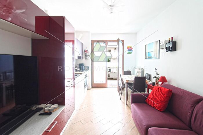 Appartamento bilocale in vendita in Via Luigi De Marchi, Roma