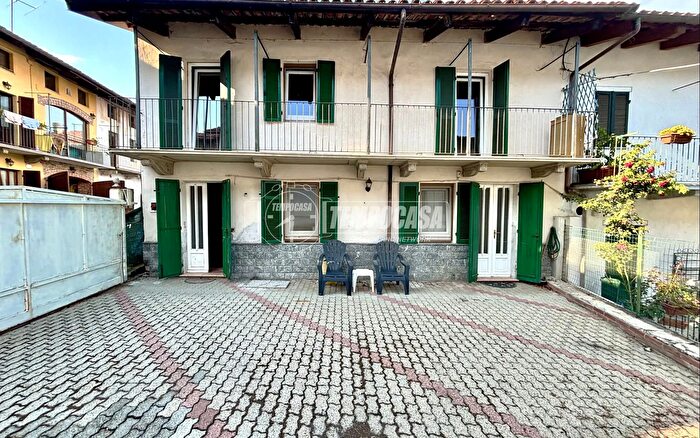 Casa con 5 locali in vendita in Via Roppolo, Salussola