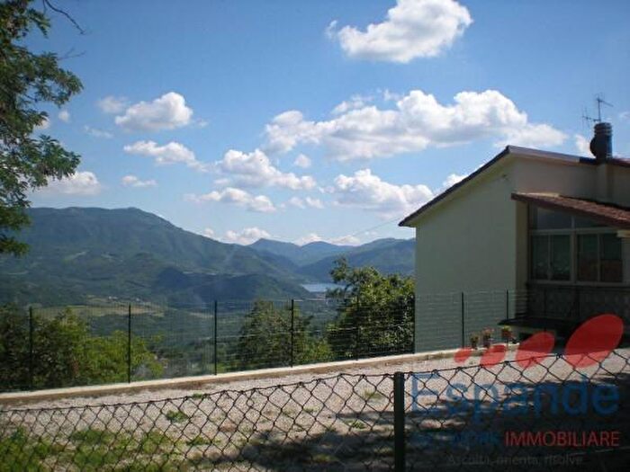 Casa quadrilocale in vendita in Castel Di Casio