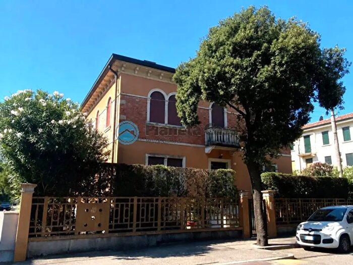 Casa con 6 locali in vendita in Via Palestro, Padova