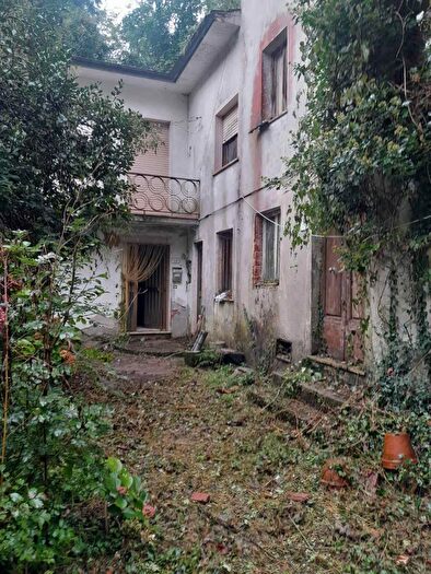 Casa con 10 locali in vendita in Massarosa
