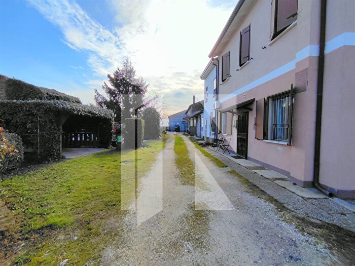 Casa trilocale in vendita in Ostiglia