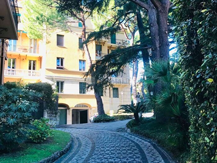 Appartamento con 6 locali in affitto in via allopera pia, Albaro, Genova